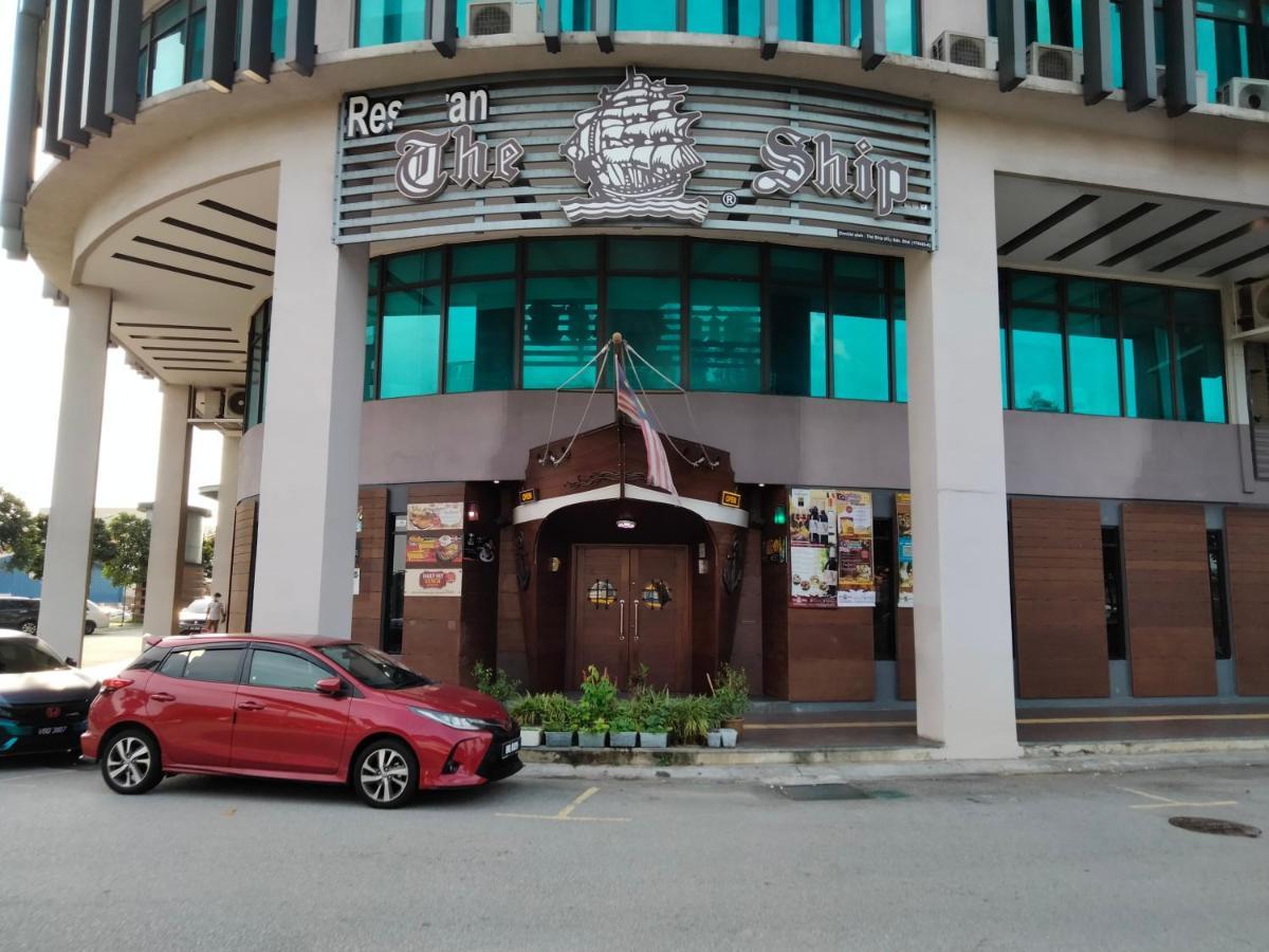 Centrestage Pj By Homebrickz Petaling Jaya Exterior foto